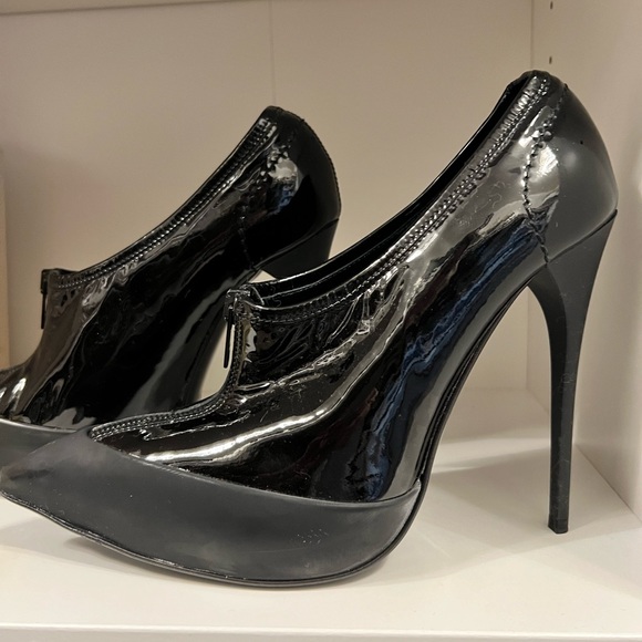 EUC BURBERRY Rubber Tip Zip High Heel Black Patent Booties box EU 39.5 - Picture 3 of 10
